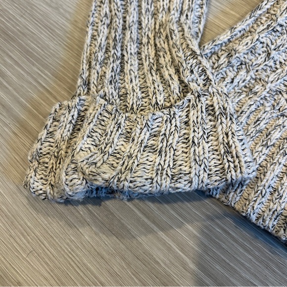 Free People Grey Cropped Knit Long Sleeve Turtle Neck Sweater - M. - Picture 3 of 10